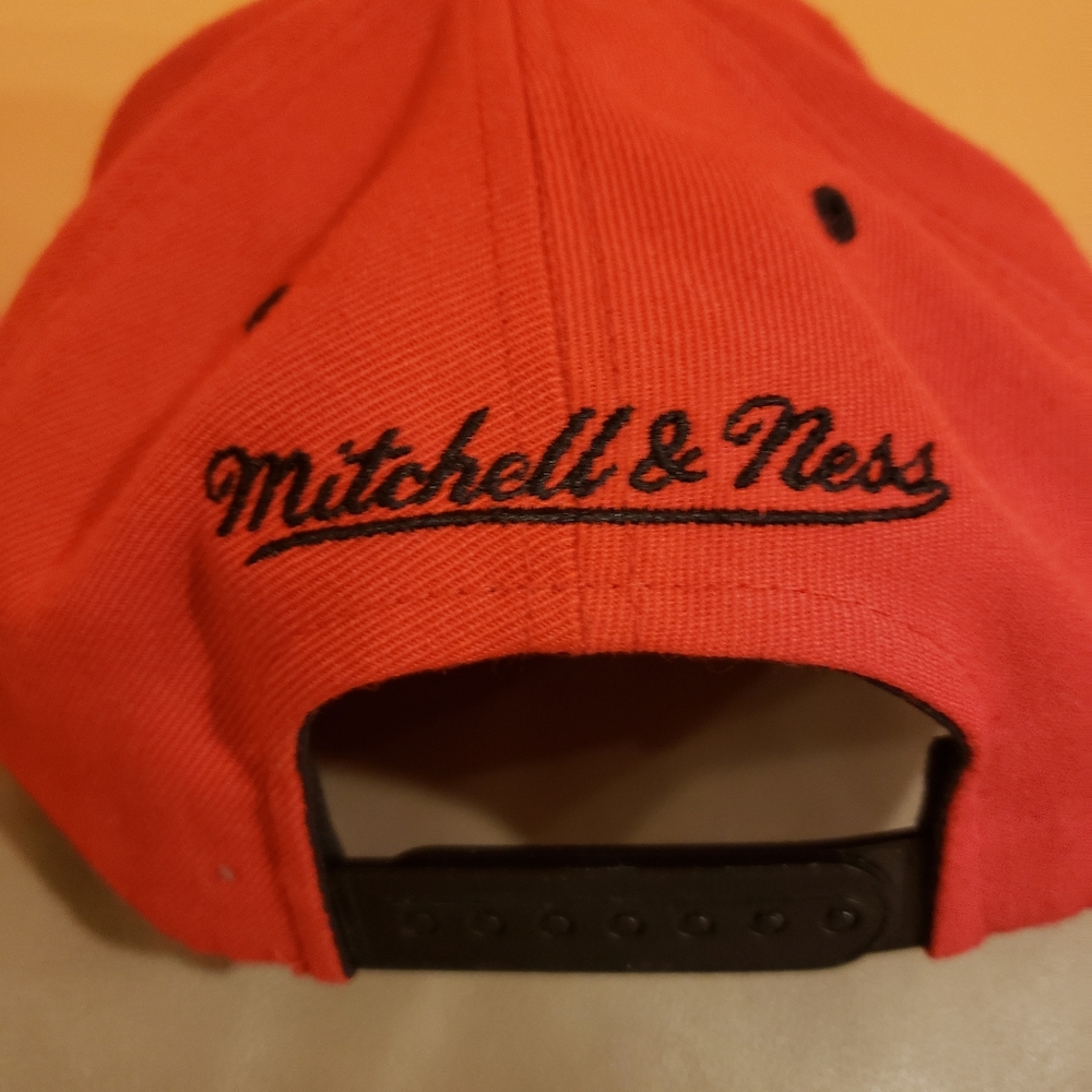 CHICAGO Bulls Hat - Picture 4 of 4